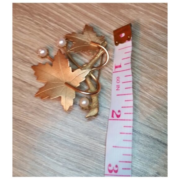 SARAH Coventry maple leaf and pearls brooch pin - Picture 4 of 5